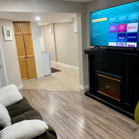 1 Room In A Cozy And Beautiful Basement Гуелф Екстериор снимка