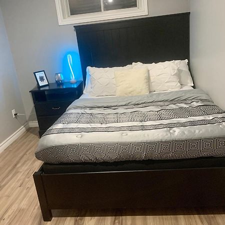 1 Room In A Cozy And Beautiful Basement Гуелф Екстериор снимка