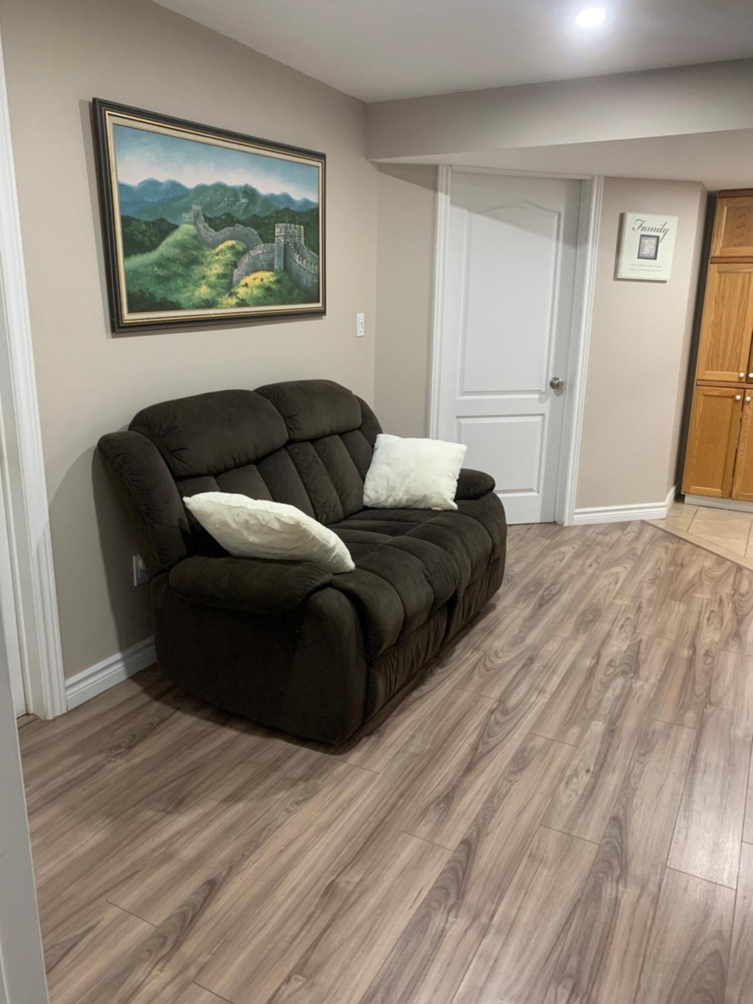 1 Room In A Cozy And Beautiful Basement Гуелф Екстериор снимка